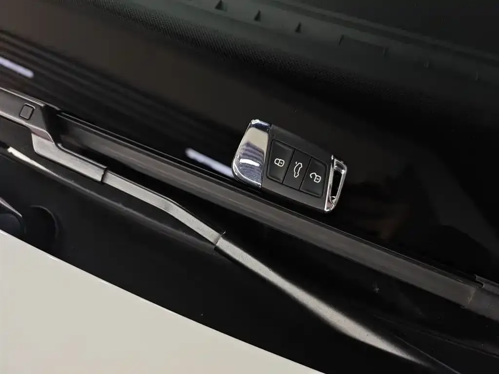 Volkswagen CC 2024 из CN, фото 4