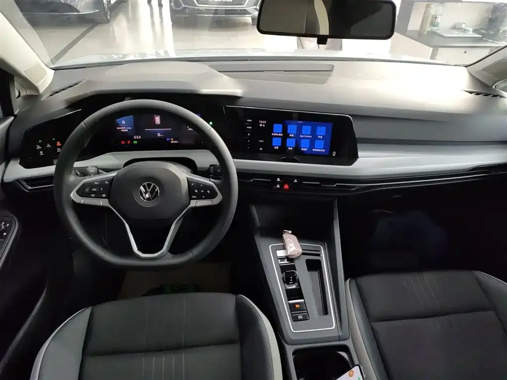 Volkswagen Golf 2023 из CN, фото 3