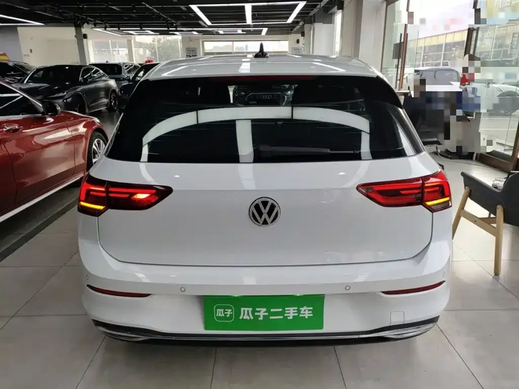 Volkswagen Golf 2023 из CN, фото 2