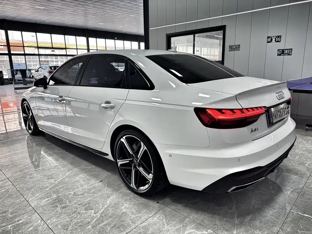 Audi A4L — фото 5
