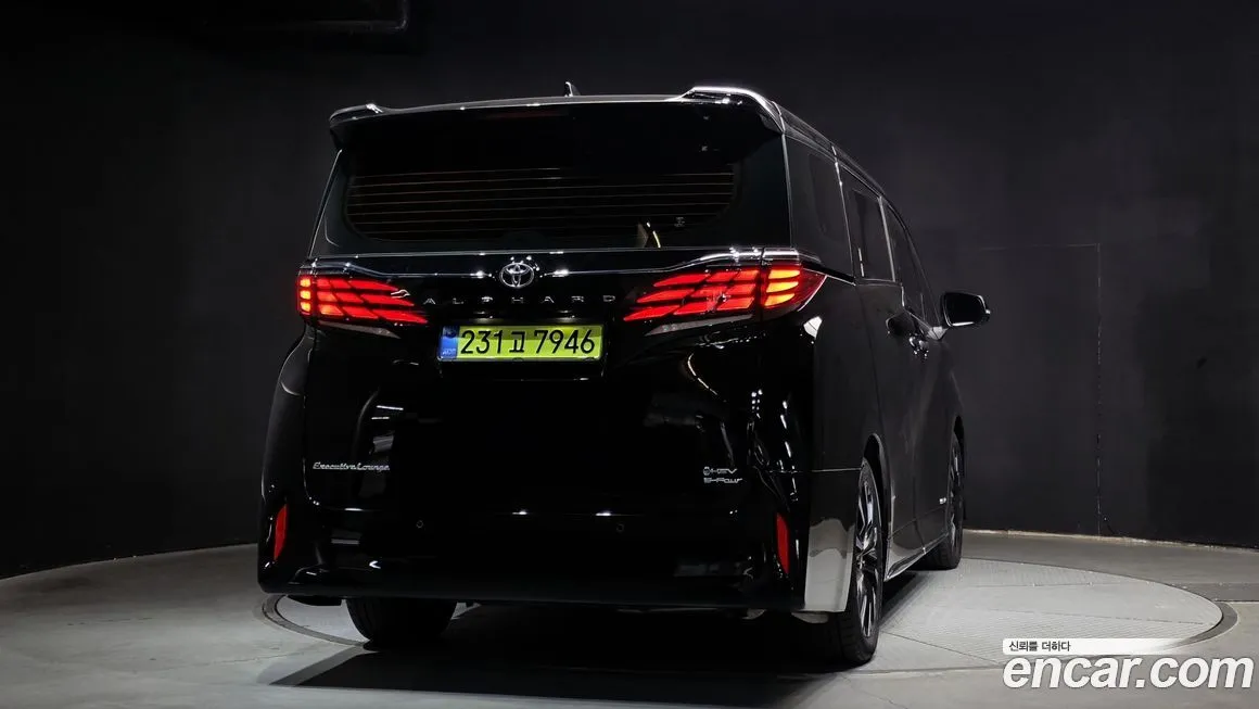 Toyota Alphard — фото 8