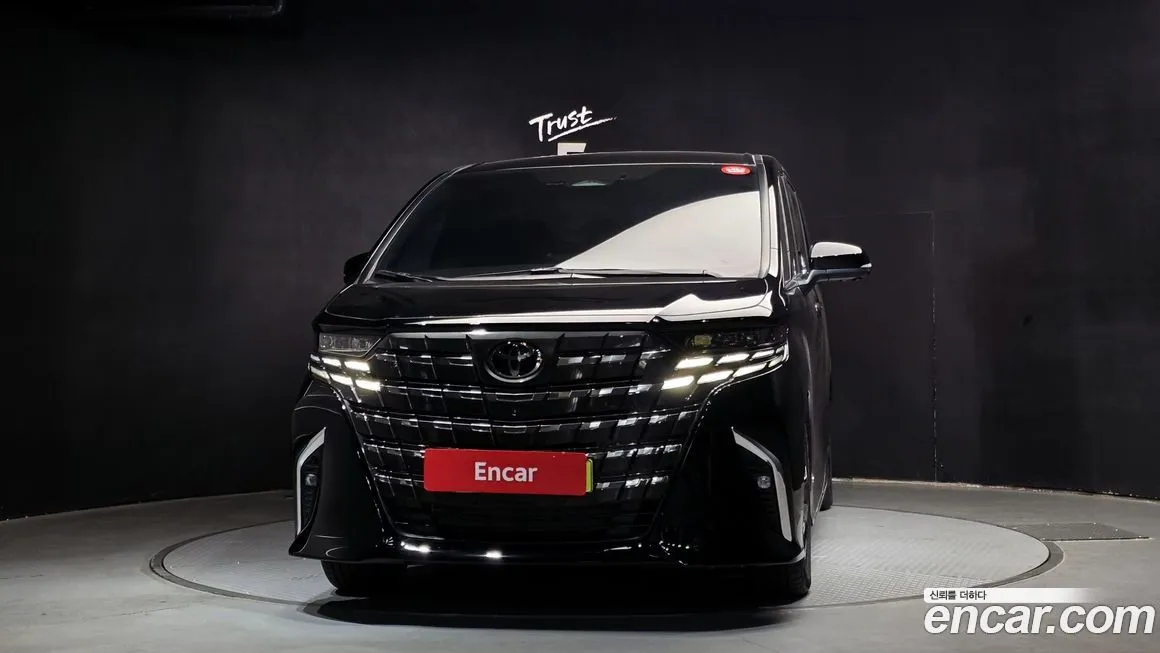 Toyota Alphard — фото 2