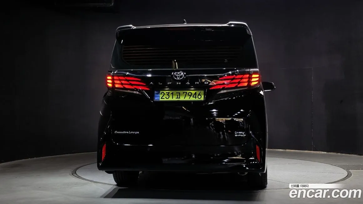 Toyota Alphard — фото 4