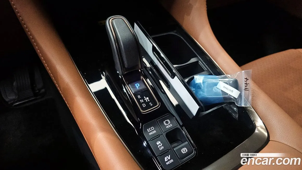 Toyota Alphard — фото 9