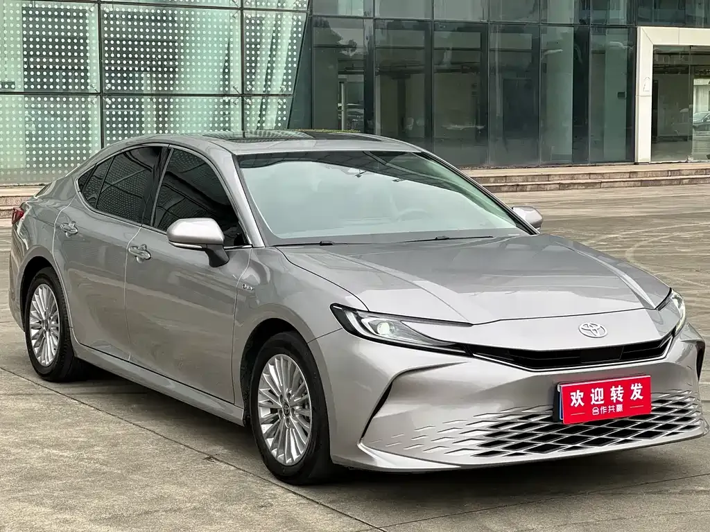 Toyota Camry 2024 из CN, фото 2