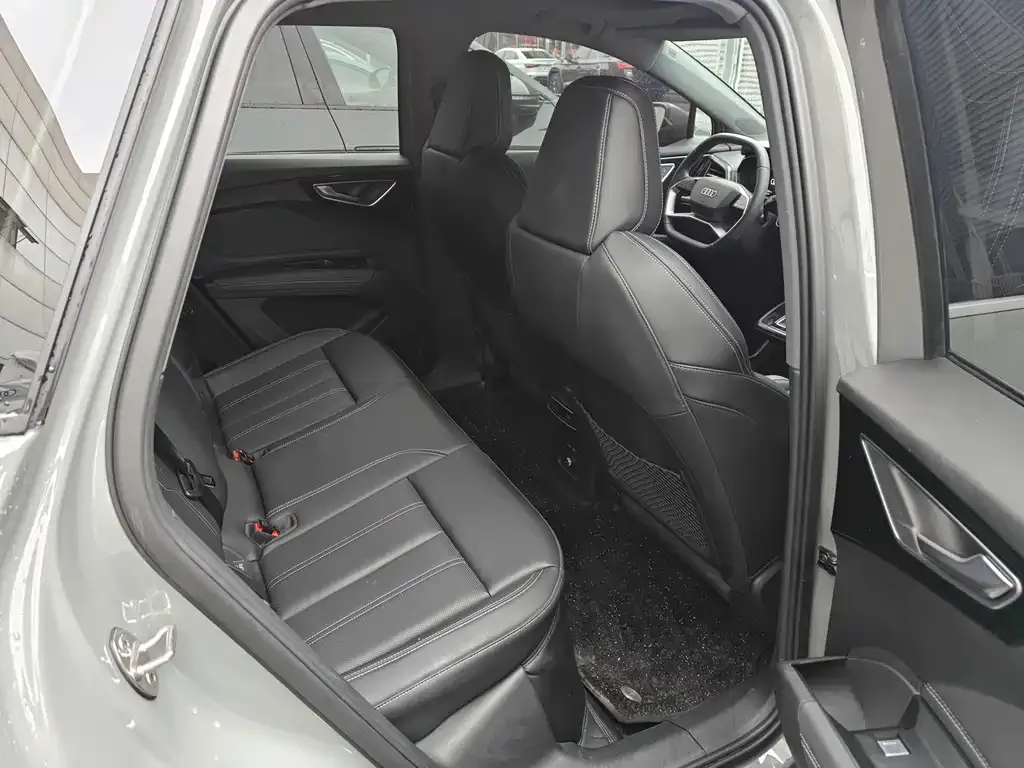 Audi Q4 e-tron 2025 из CN, фото 2