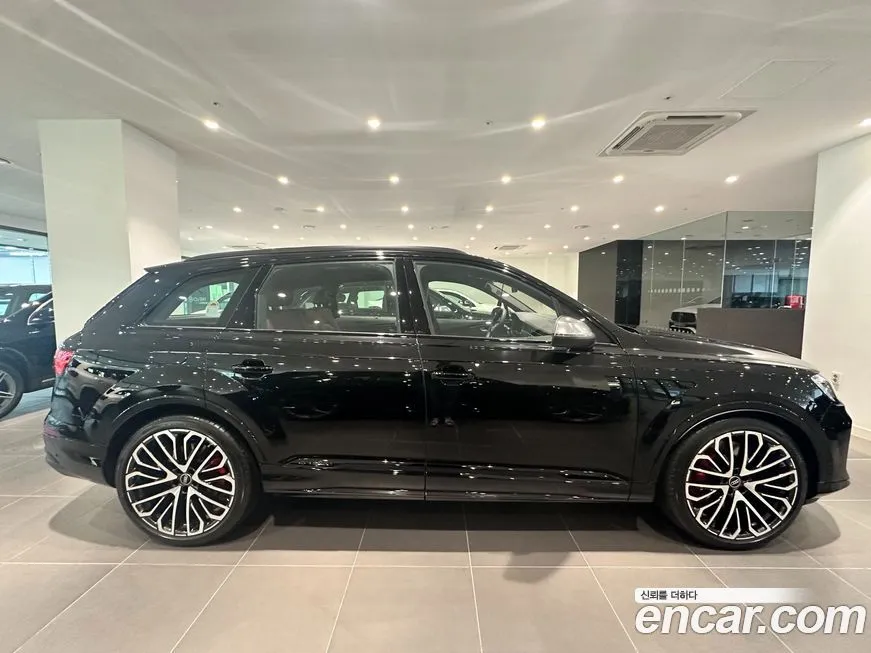 Audi SQ7 2026 из KR, фото 8