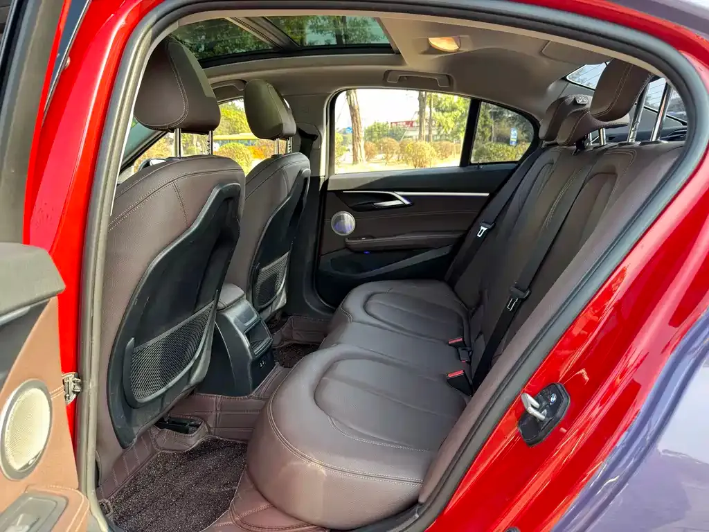 BMW 1 Series 2021 из CN, фото 2