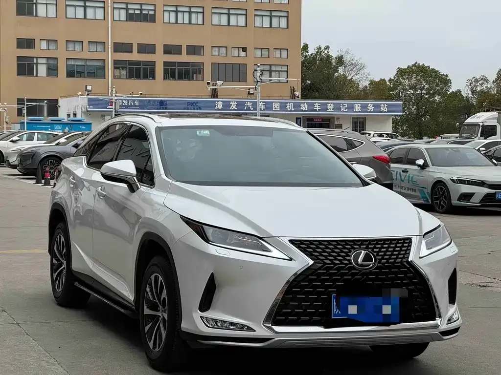 Lexus RX — фото 1