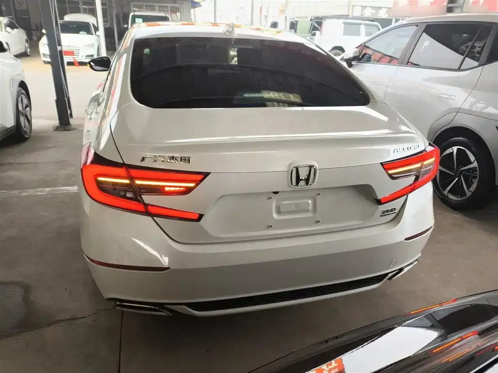 Honda Accord — фото 7