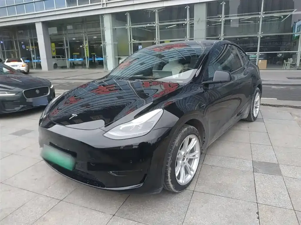 Tesla Model Y — фото 8