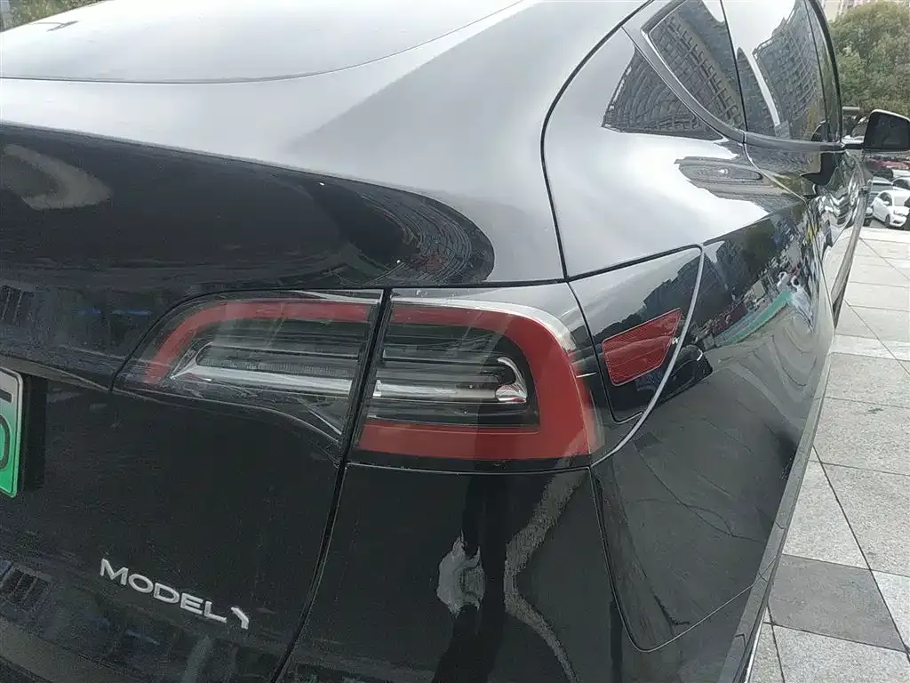 Tesla Model Y — фото 5