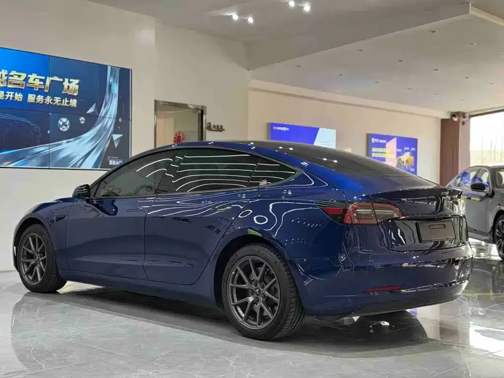 Tesla Model 3 — фото 3