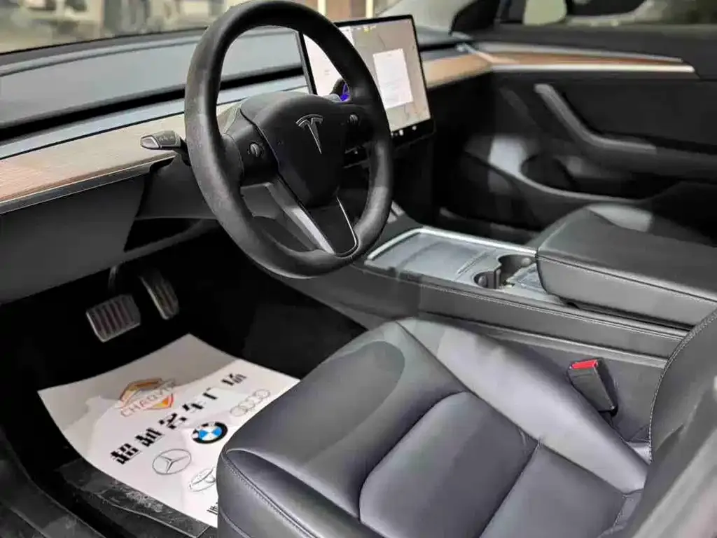 Tesla Model 3 — фото 8