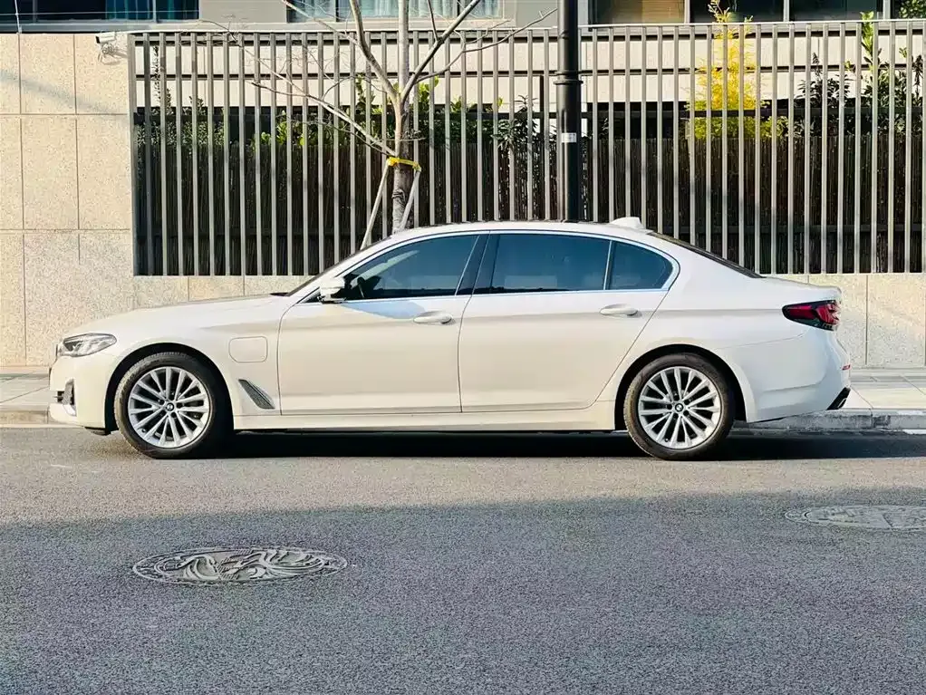 BMW 5 Series New Energy — фото 7