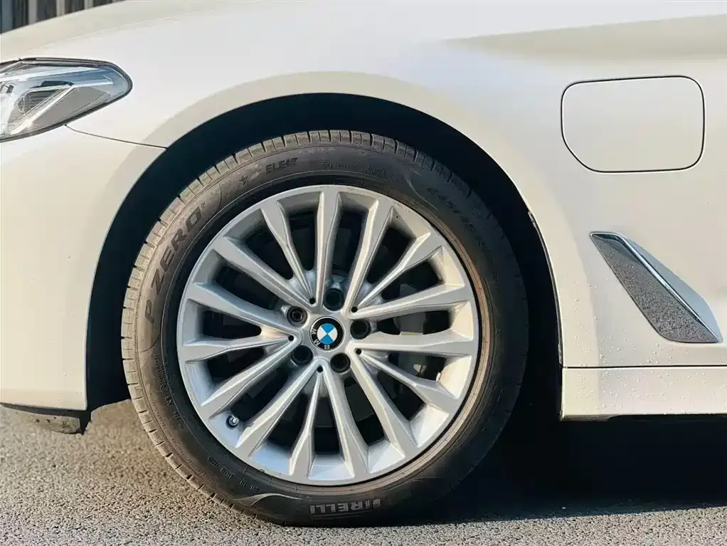 BMW 5 Series New Energy — фото 4