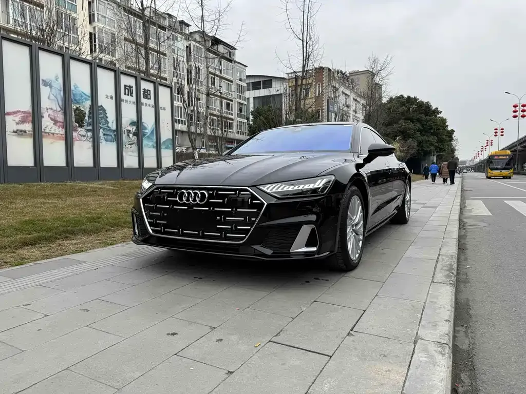 Audi A7L — фото 1