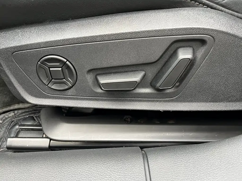 Audi A7L — фото 8