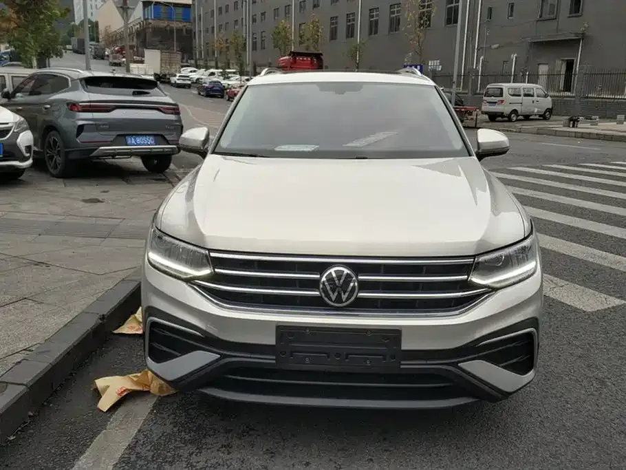 Volkswagen Tiguan L — фото 6