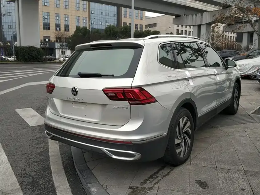 Volkswagen Tiguan L — фото 7