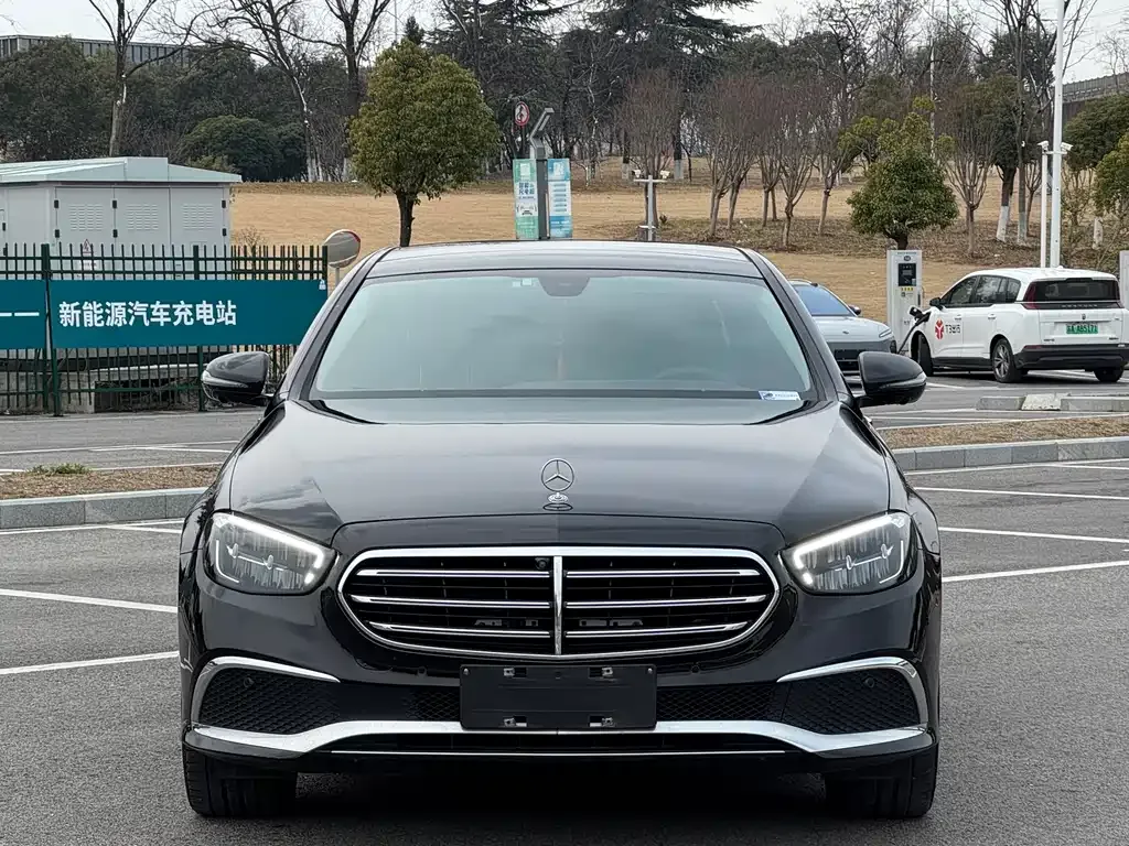 Mercedes-Benz E-Class — фото 2