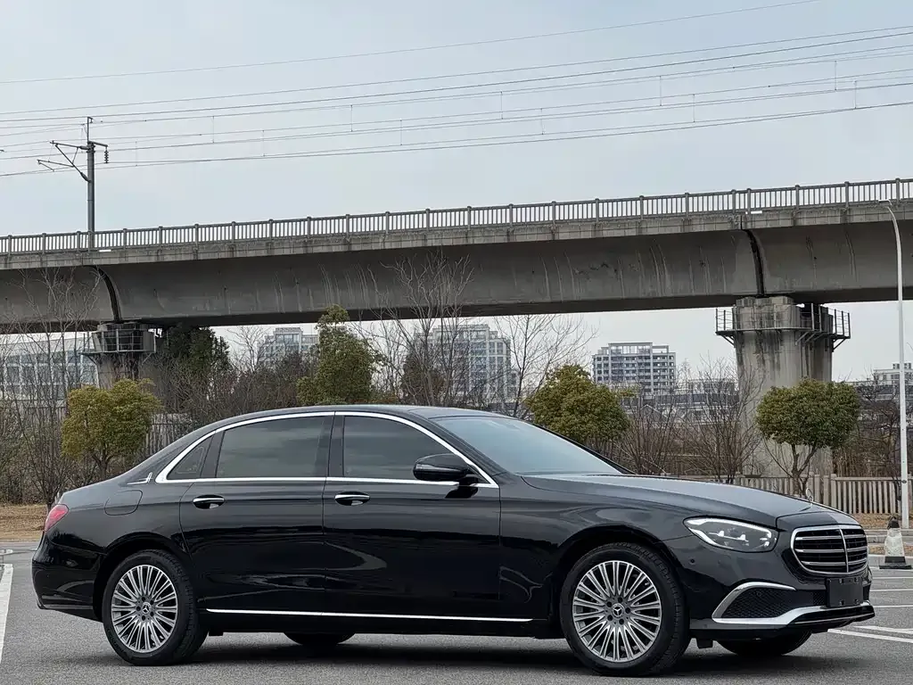 Mercedes-Benz E-Class — фото 3