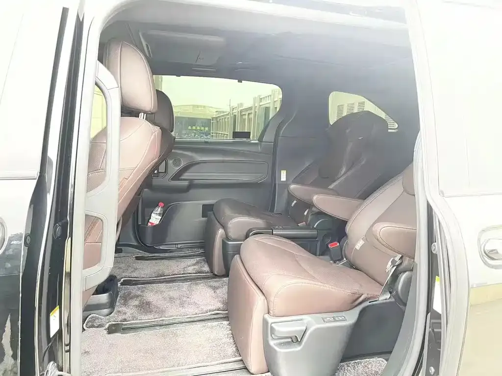 Toyota Sienna 2022 из CN, фото 9