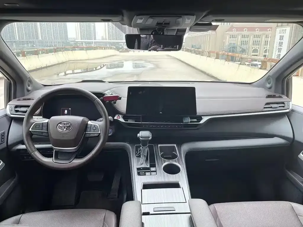 Toyota Sienna 2022 из CN, фото 2