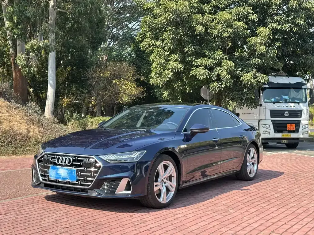 Audi A7L — фото 1