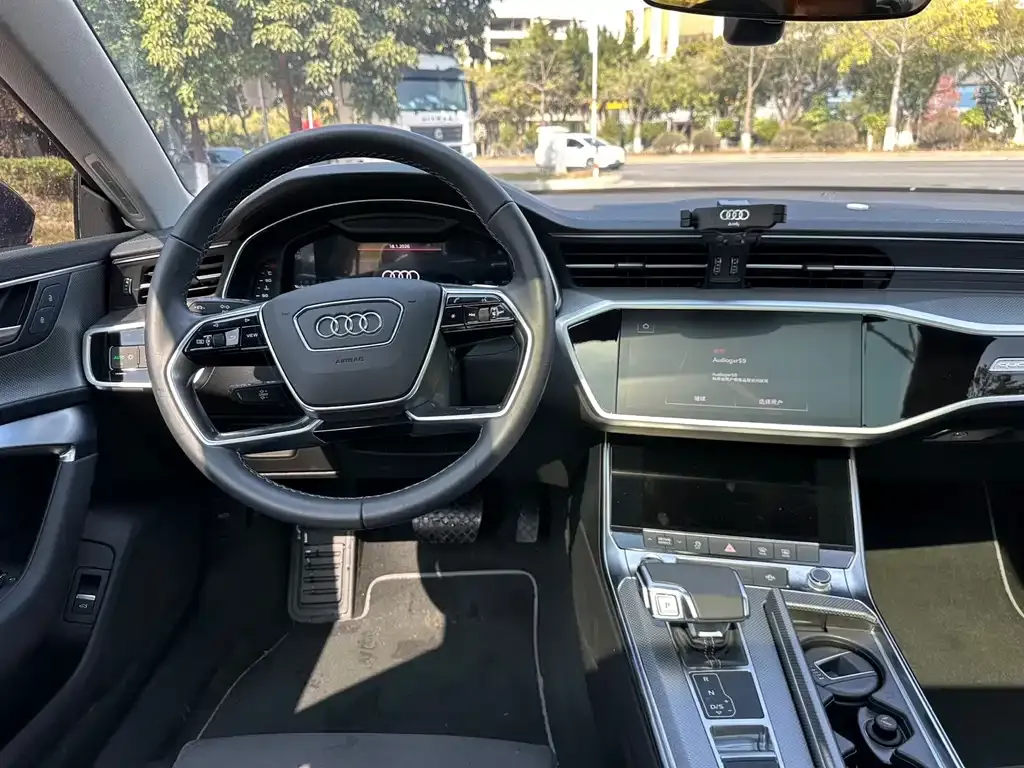 Audi A7L — фото 6