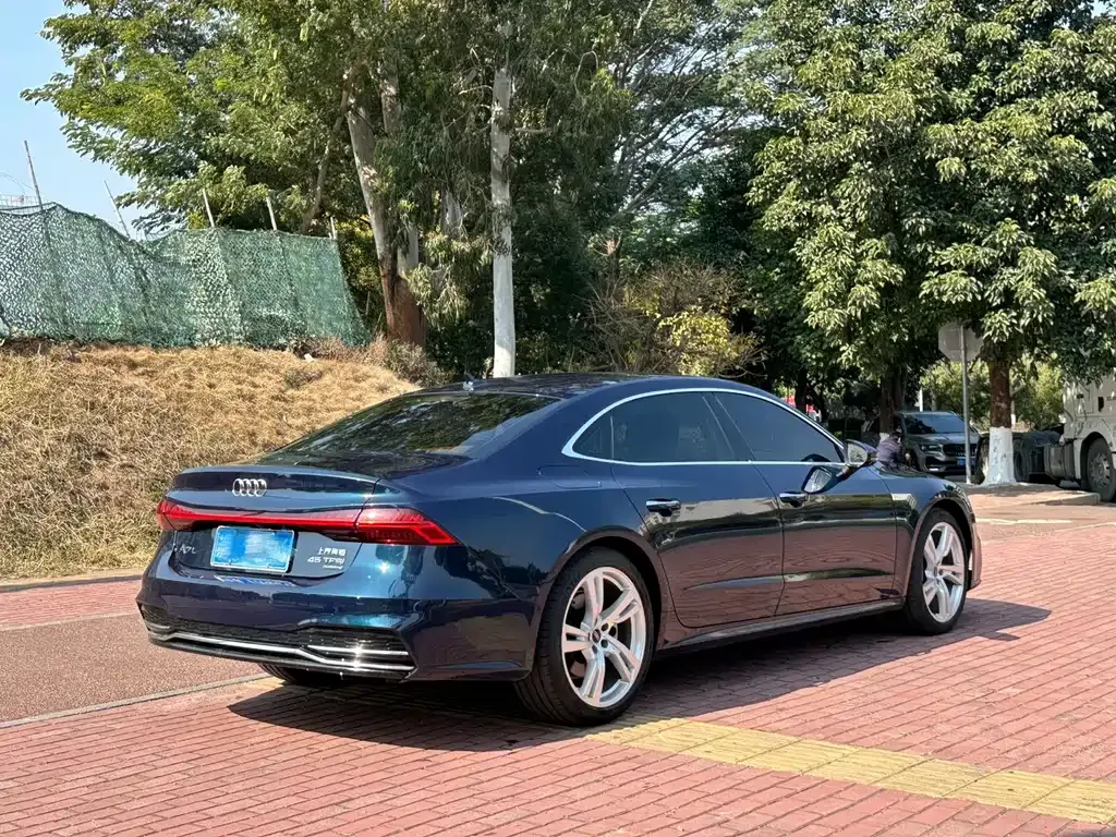 Audi A7L — фото 8