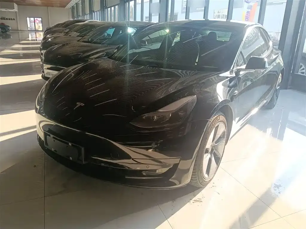 Tesla Model 3 — фото 7