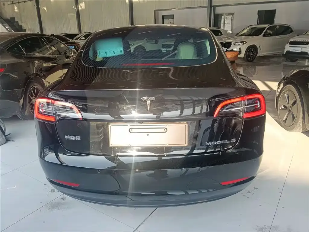 Tesla Model 3 — фото 10