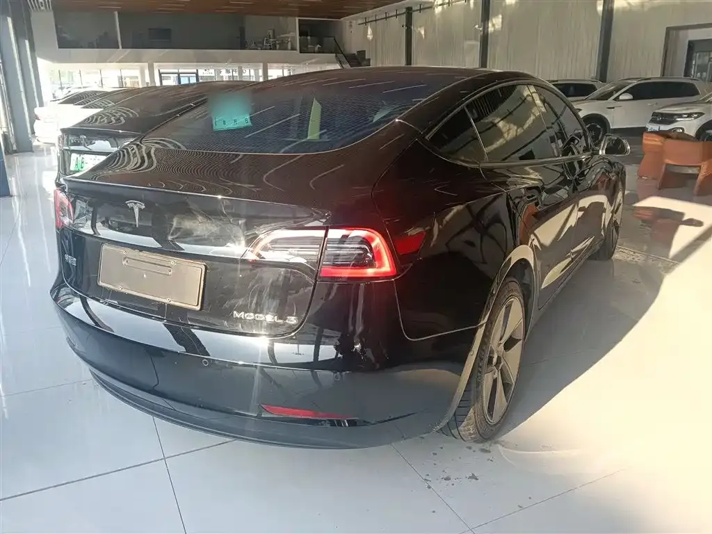 Tesla Model 3 — фото 3