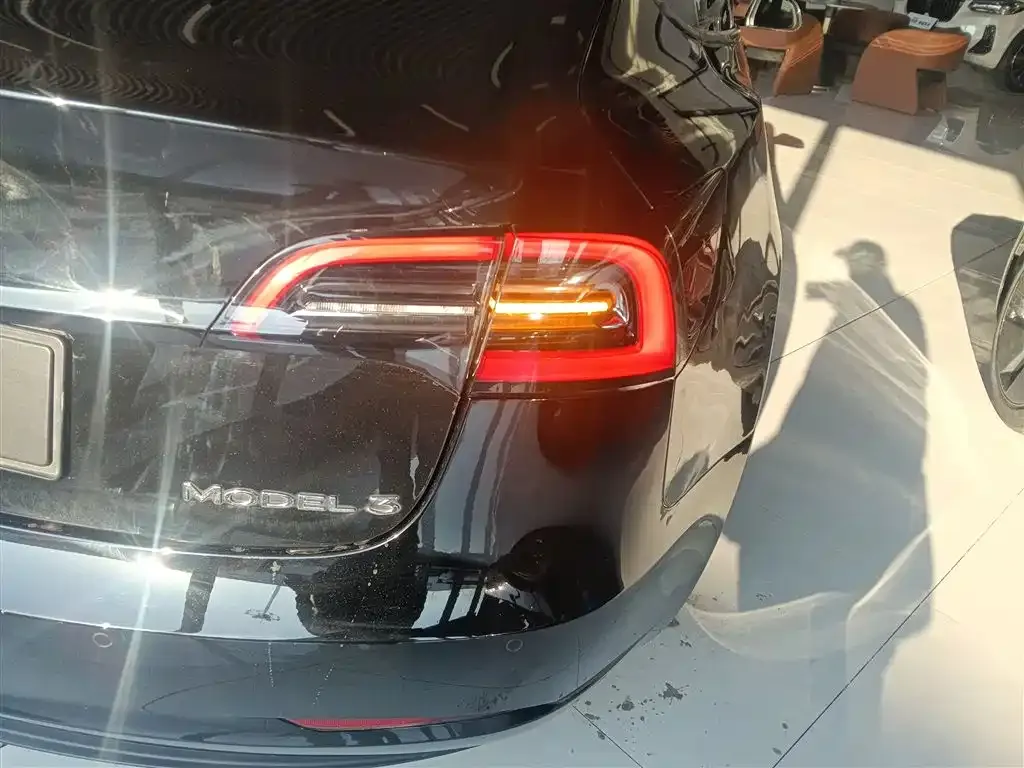 Tesla Model 3 — фото 5