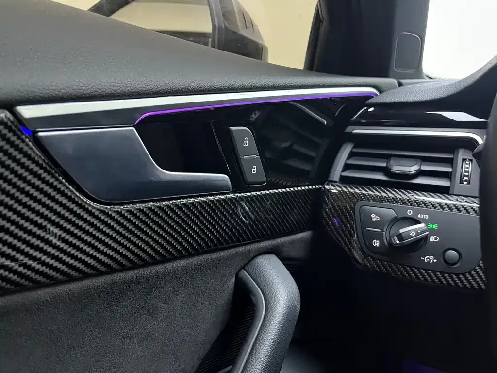 Audi A4L 2022 из CN, фото 10