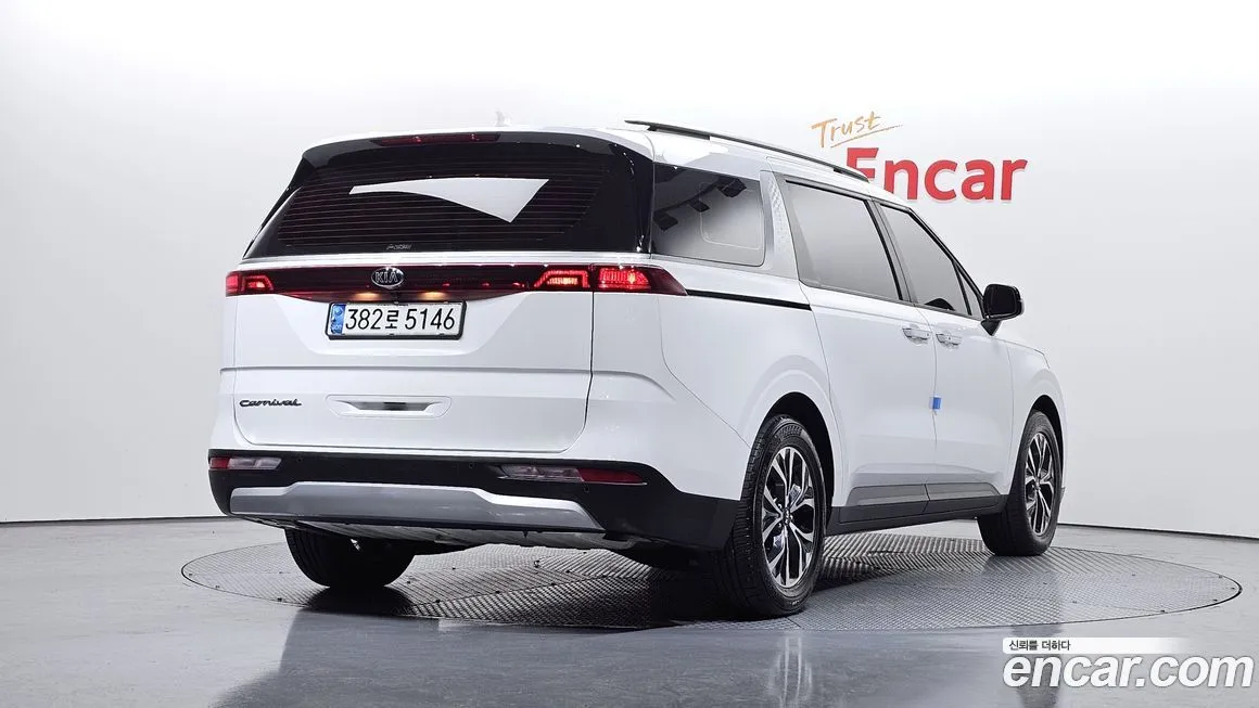 Kia Carnival — фото 5