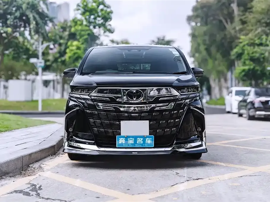 Toyota Alphard — фото 2