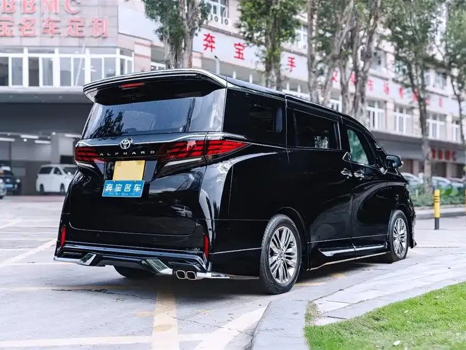 Toyota Alphard — фото 9