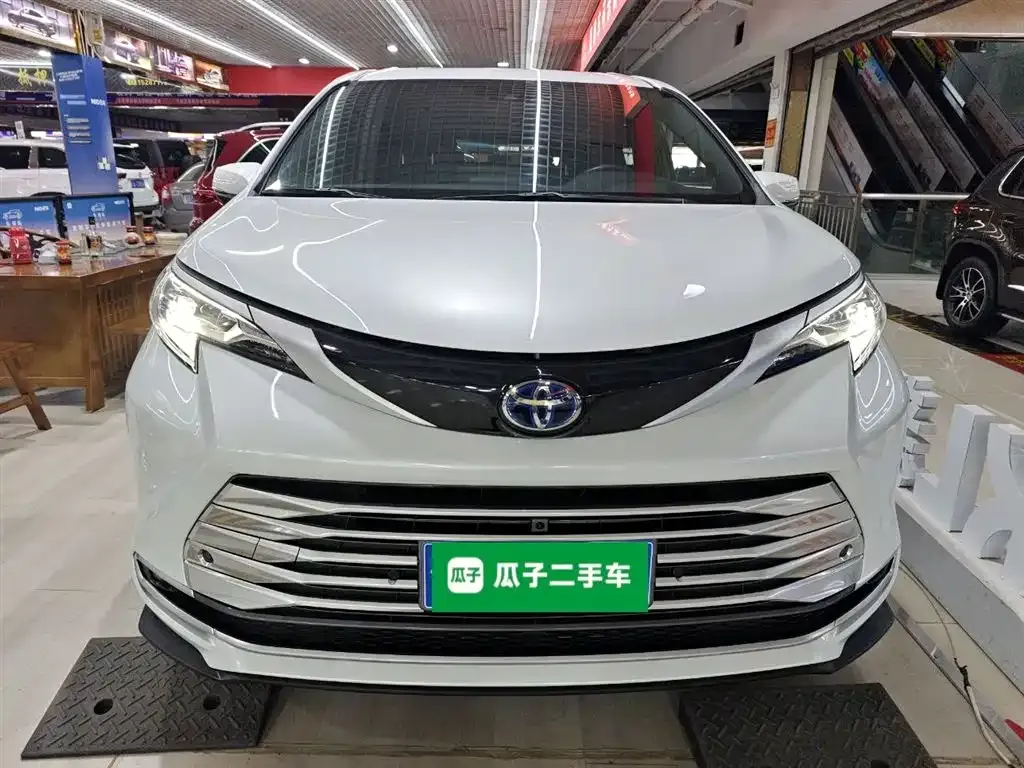 Toyota Sienna 2023 из CN, фото 6