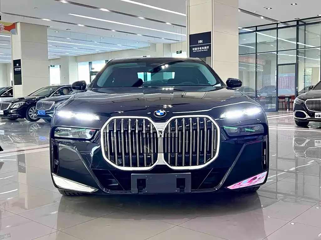 BMW 7 Series — фото 6