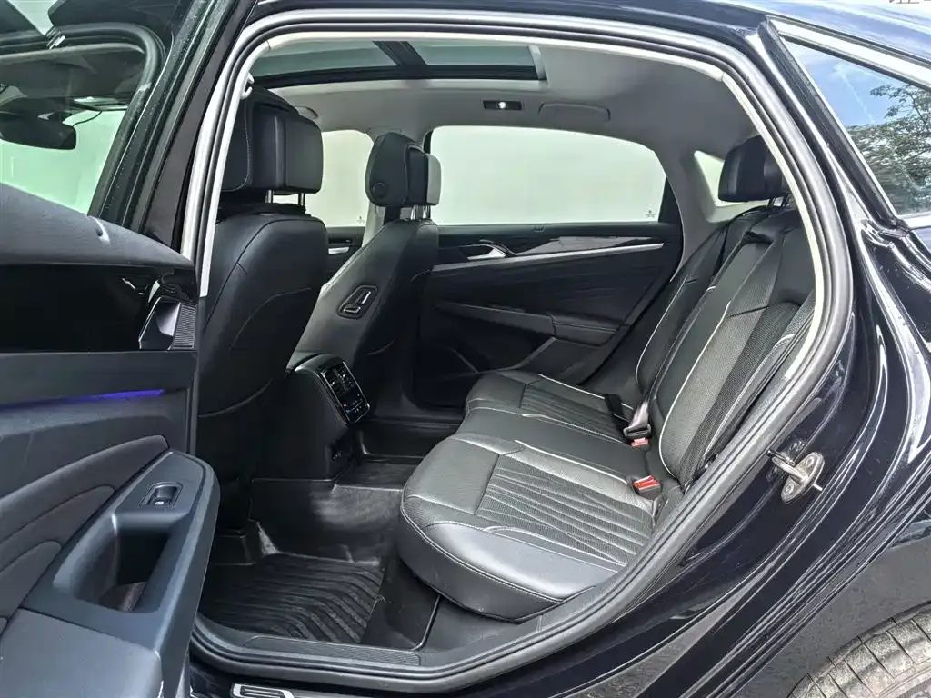 Volkswagen Passat New Energy — фото 4