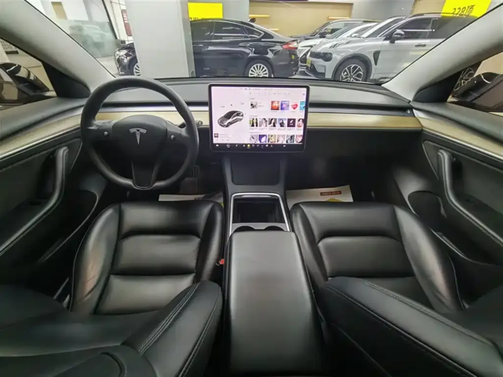Tesla Model 3 — фото 10