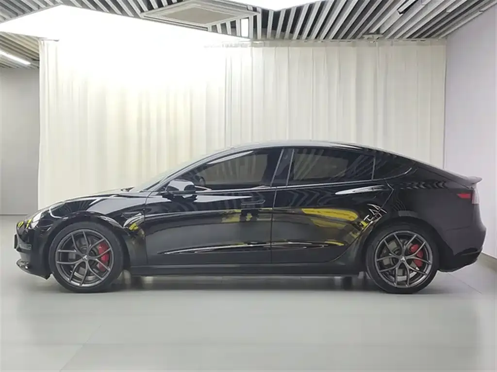 Tesla Model 3 — фото 6
