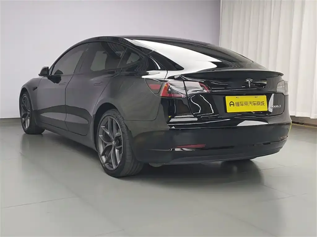 Tesla Model 3 — фото 2
