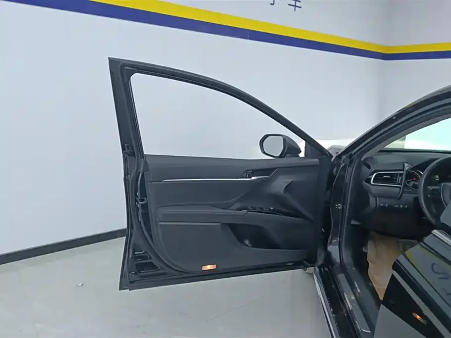 Toyota Camry 2023 из CN, фото 2