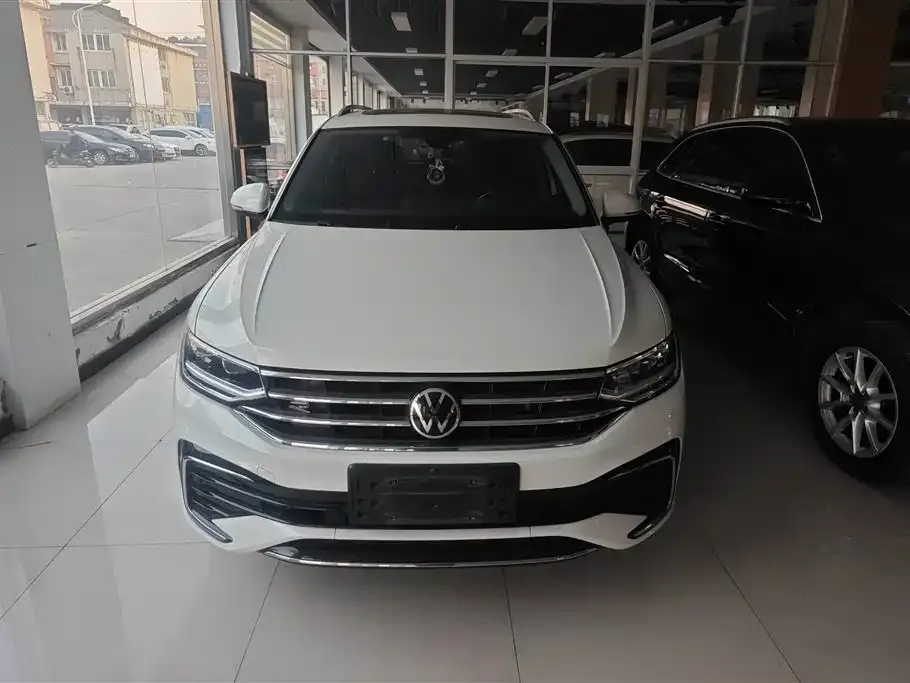 Volkswagen Tiguan L — фото 9