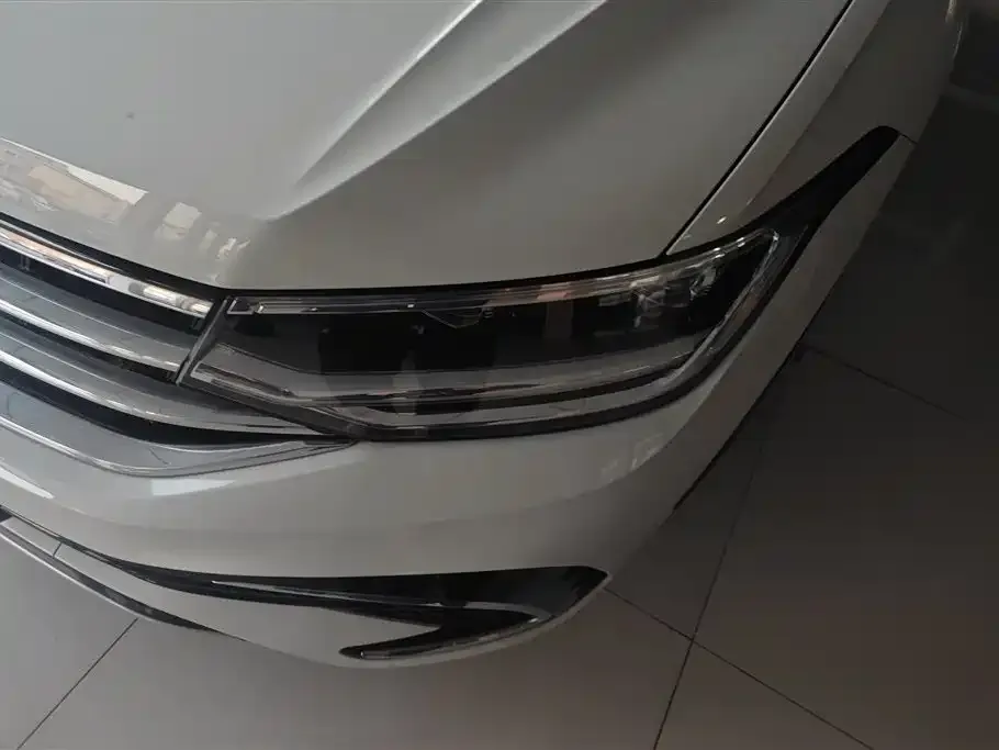 Volkswagen Tiguan L — фото 6