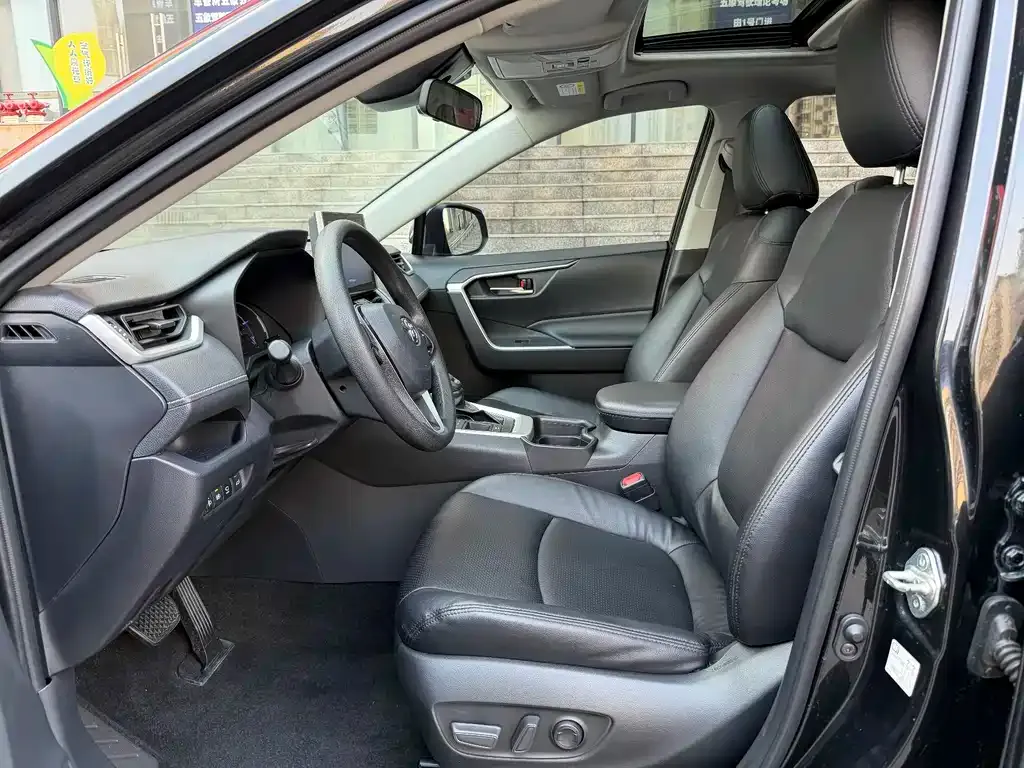 Toyota RAV4 2023 из CN, фото 7