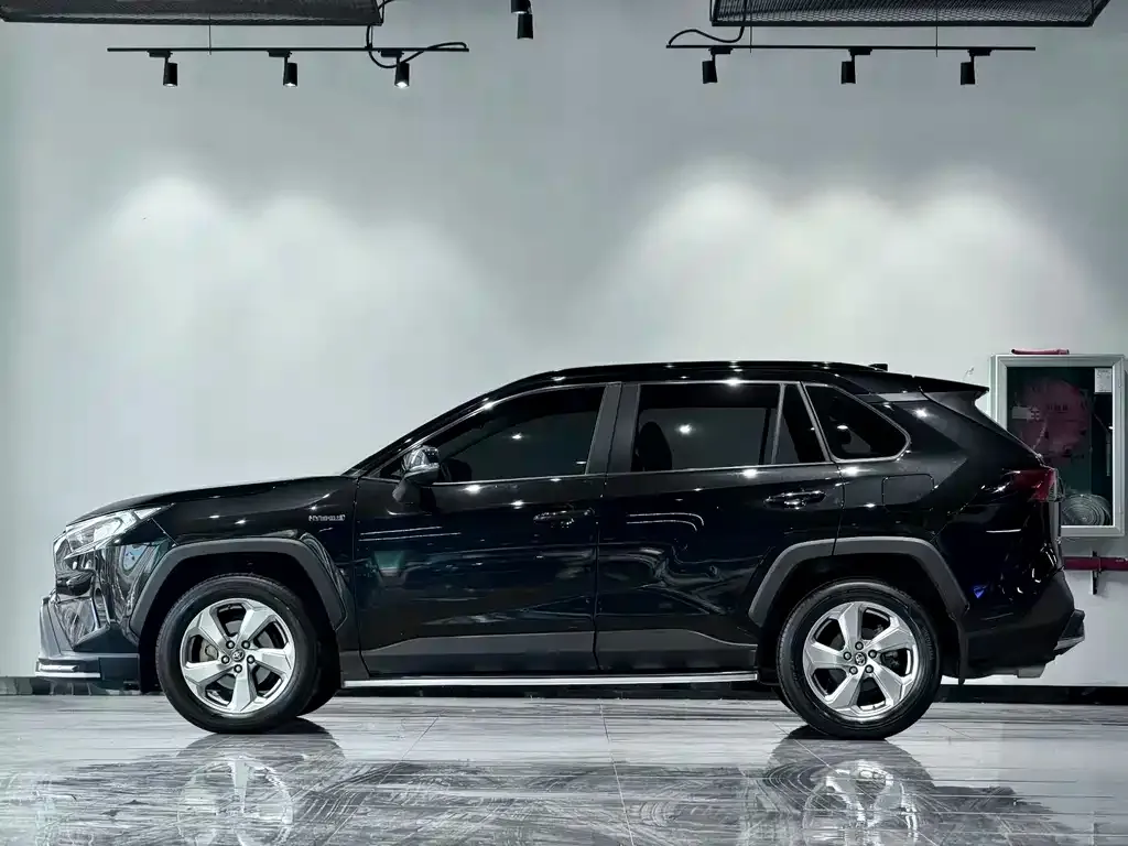 Toyota RAV4 2023 из CN, фото 3